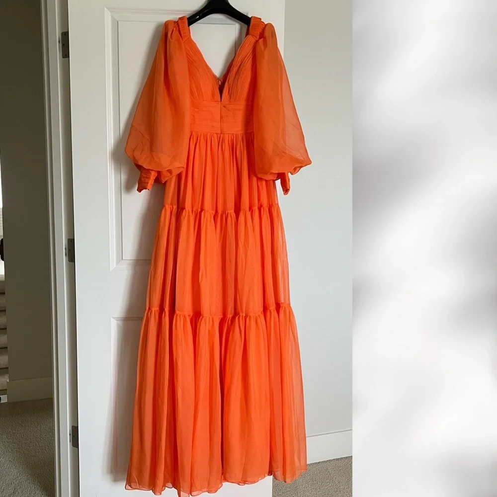 Gown dress Perfect for photo shoot 🧡 - Picture 8 of 16
